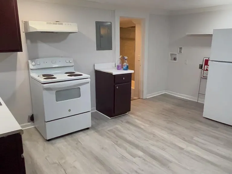 409 W Graham St — Photo 11