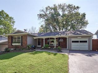 2250 Westglen Park Dr, Maryland Heights, MO 63043
