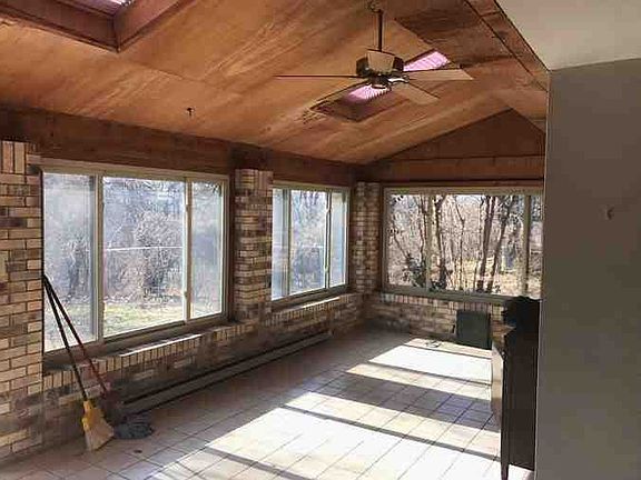 3rd image of 1073 Broadmore Ln