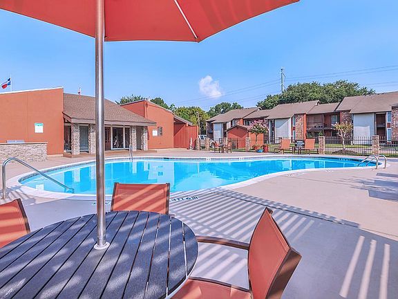 2nd image of 335 E San Augustine St #27ddef07f
