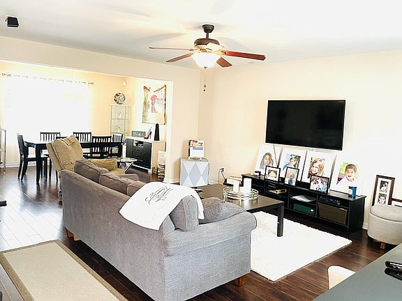 Beautiful open floor plan with sparkling floors!