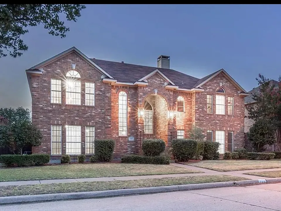 220 Cove Dr