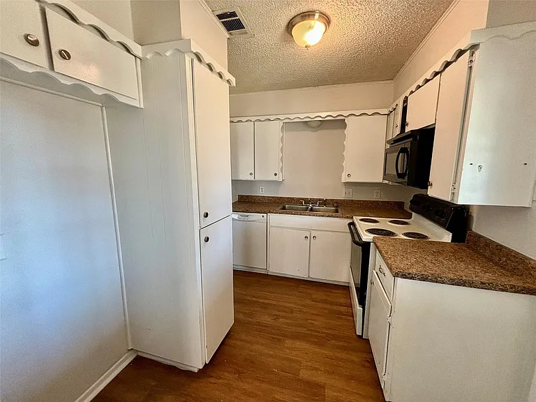 800 Irwin Dr #A — Photo 9