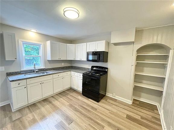 eat in kitchen - will include refrigerator