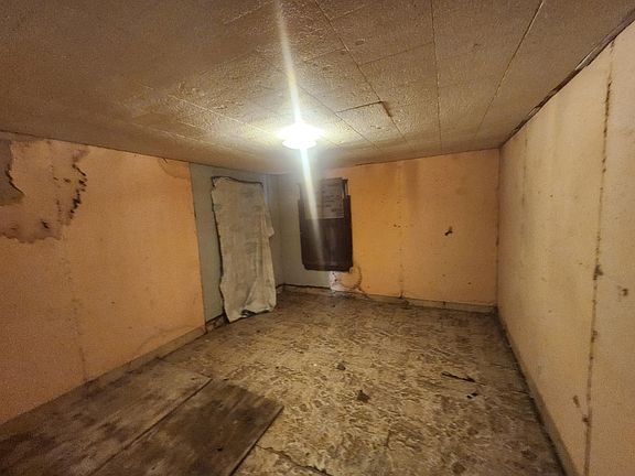5th image of 304 Bryan Street