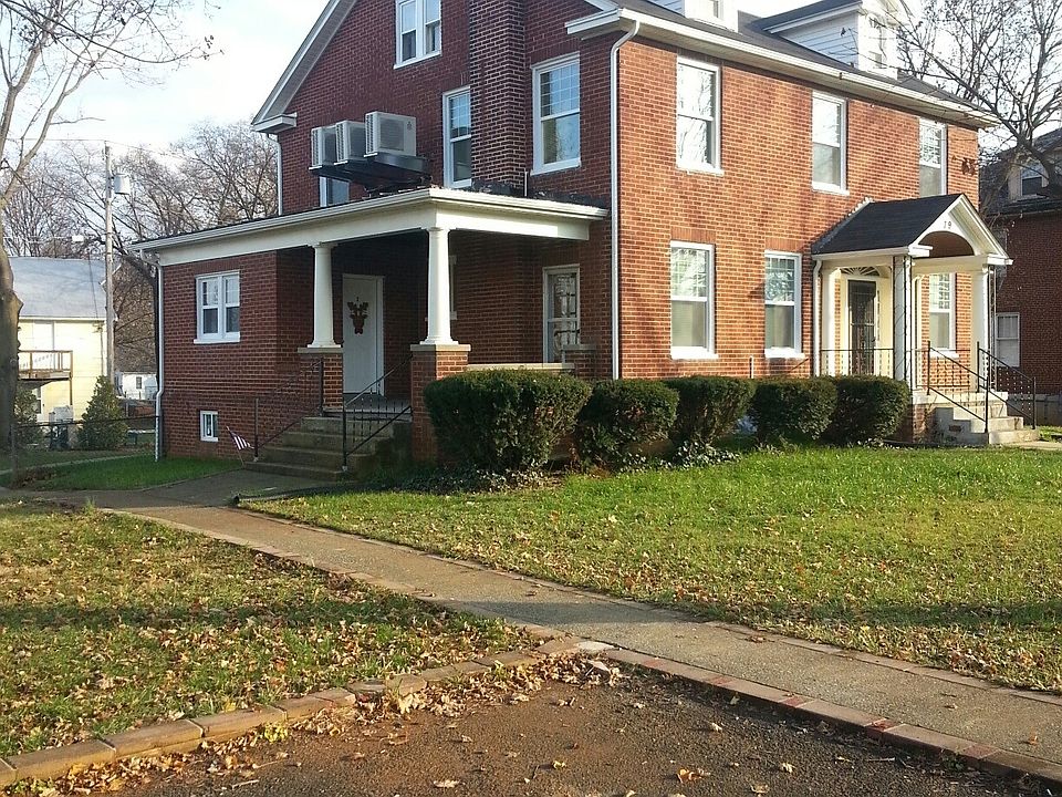 Side entrance to Apt 2