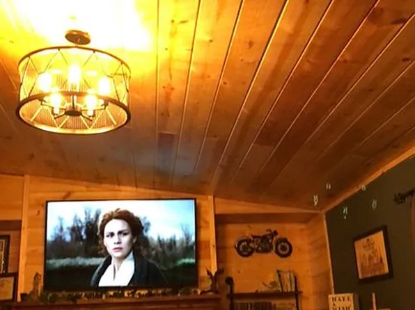 7686 E Monroe St, Dugger, IN 47848