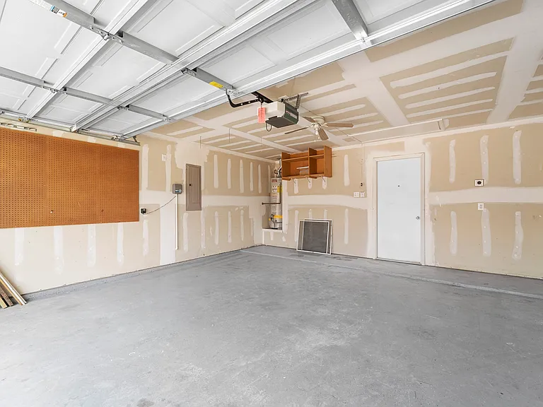 9825 Tyler Dr — Photo 38