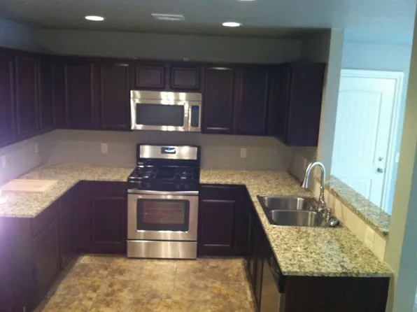 201 Ashley Dr, Edmond, OK 73003