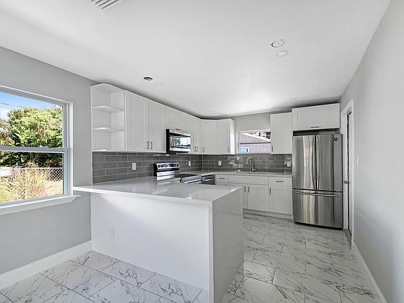 5th image of 1018 N C St
