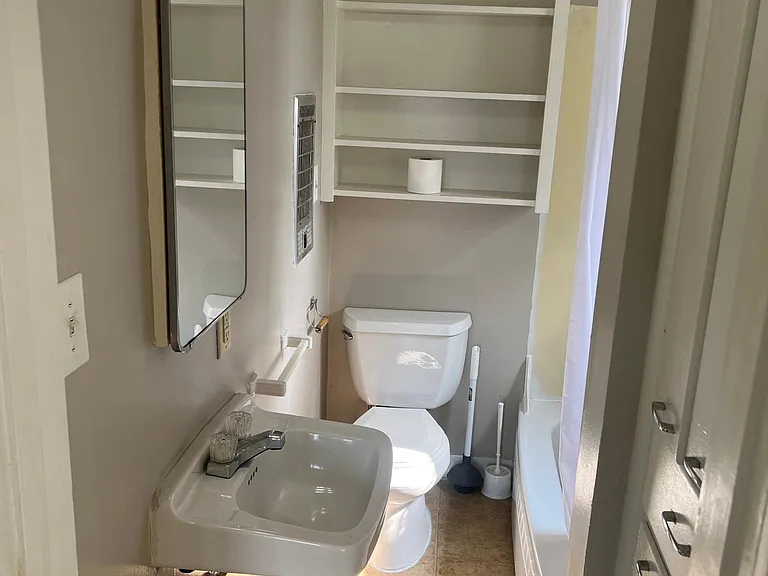 1311 N Madison St #4 — Photo 3