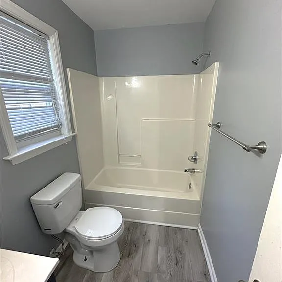 2127 Fairbrother St — Photo 15
