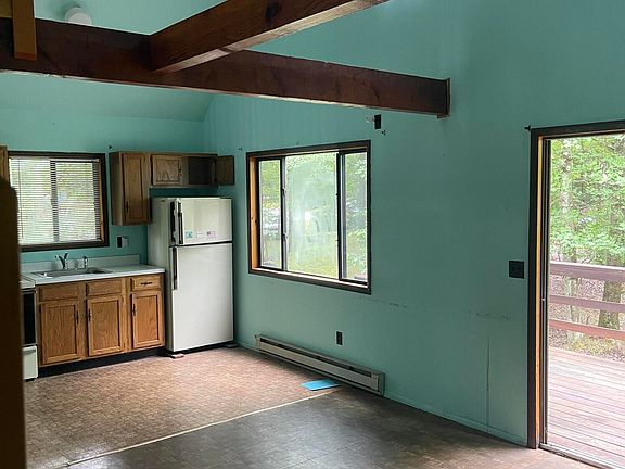 2nd image of 1055 Lakeland Dr