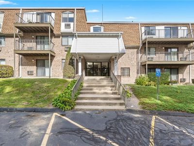 752 Quaker Ln #A201, Warwick, RI, 02818