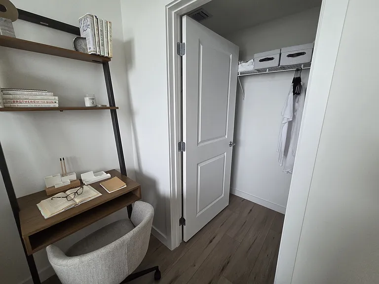 670 W 70th Pl #B1 — Photo 18