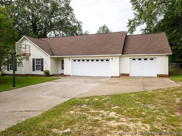 2904 Lois Cir, Eastover, NC 28312