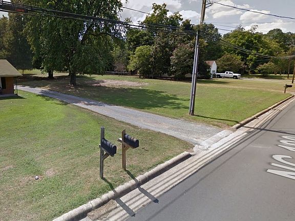 4th image of 708 Burlington Ave