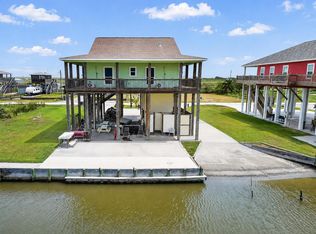 1111 Mabry St, Gilchrist, TX 77617