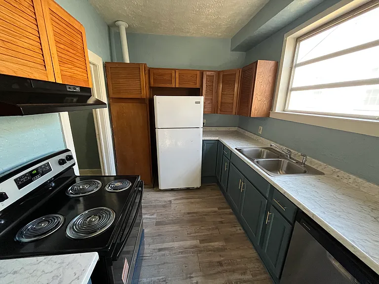 345 E Ridgeway St — Photo 10