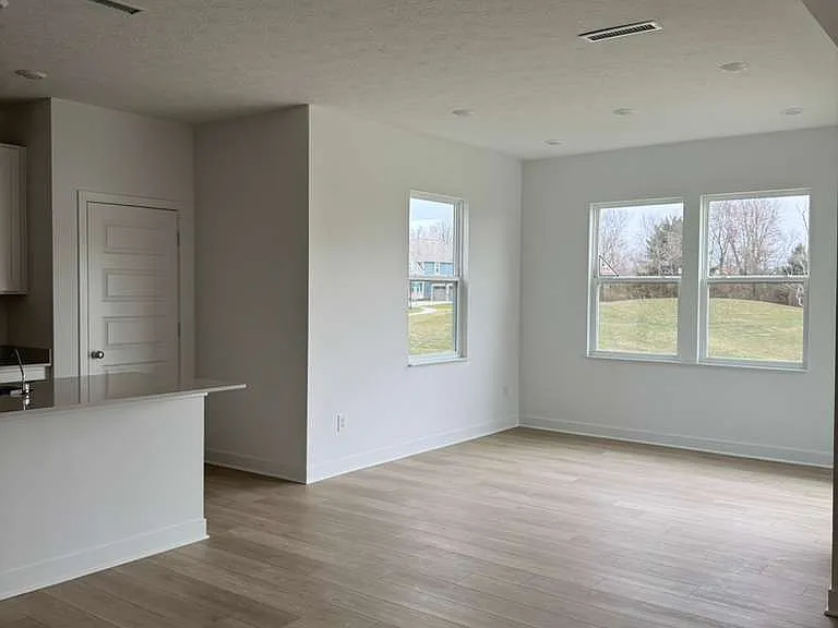 7607 Fallsworth Dr — Photo 4