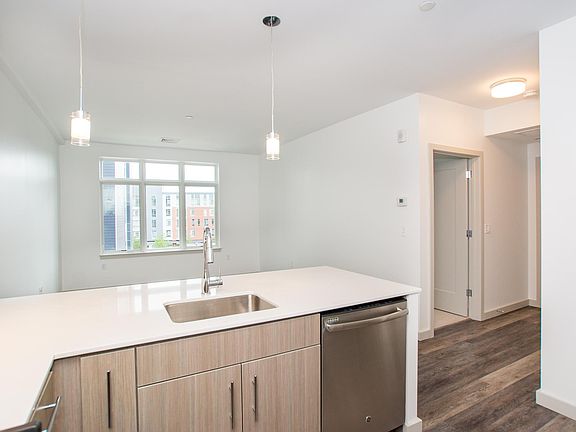 5th image of 180 Telford St Unit 306
