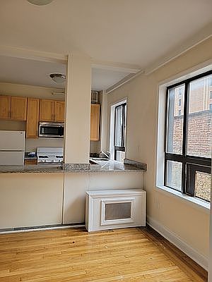 4th image of 300 W 49th St APT 605
