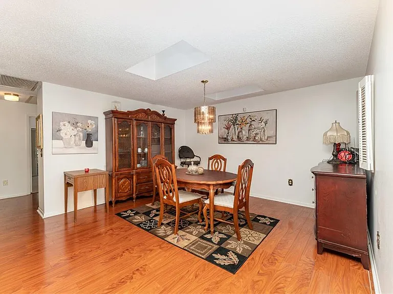 4240 Creekwood Ln — Photo 8