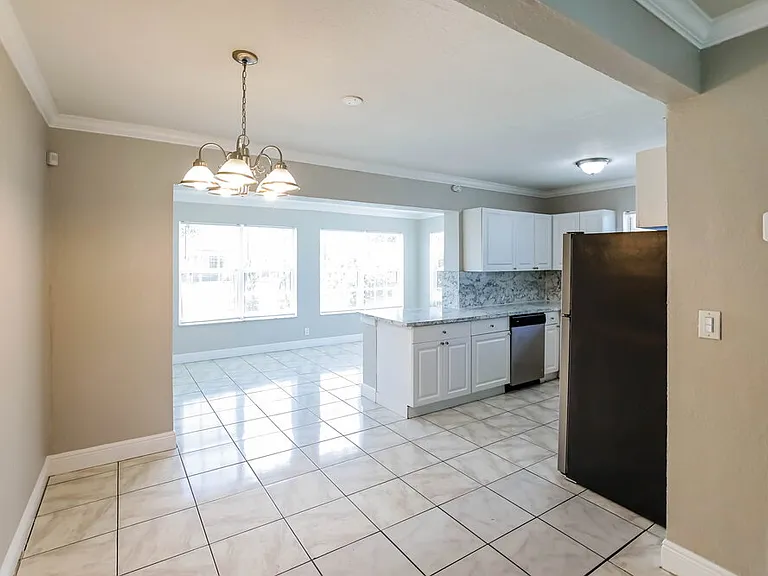 2300 De Soto Dr — Photo 6