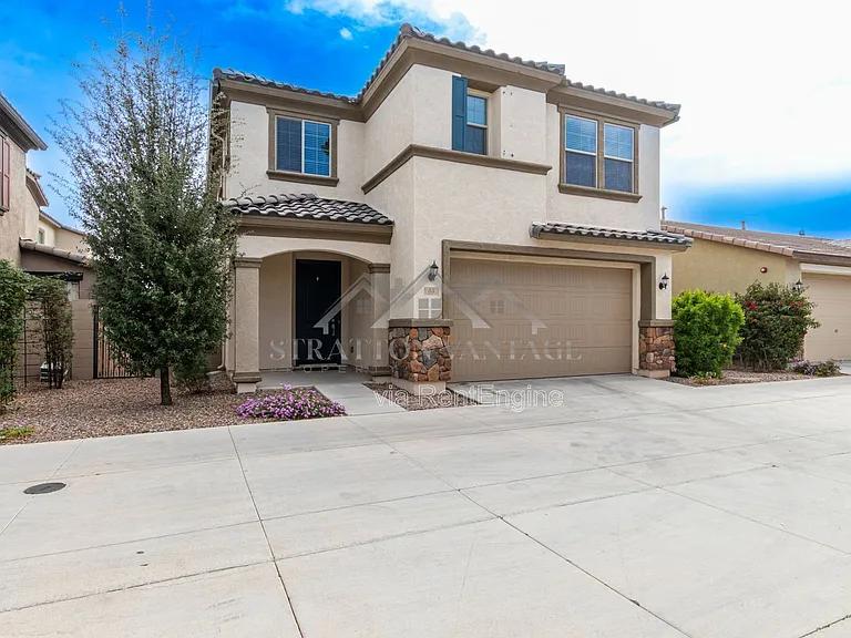 55 E Constitution Dr — Photo 2