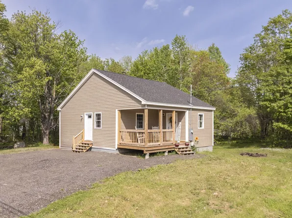 693 Pond Road, Wales, ME 04280