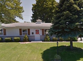 8 Glenwood Ln, Chatham, IL 62629