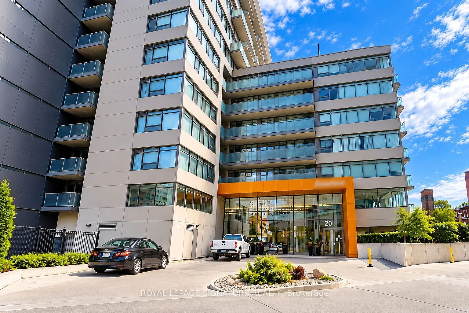 20 Joe Shuster Way — Photo 2