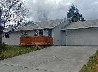 2041 SW 33rd St, Redmond, OR 97756