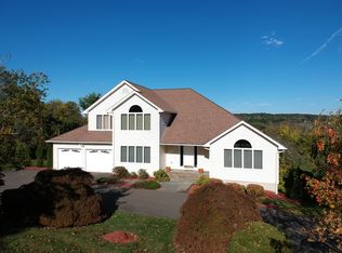 28 Huntington Dr, Danbury, CT 06811