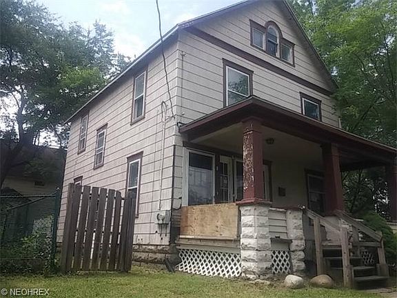 4th image of 833 Harriet Ave NW