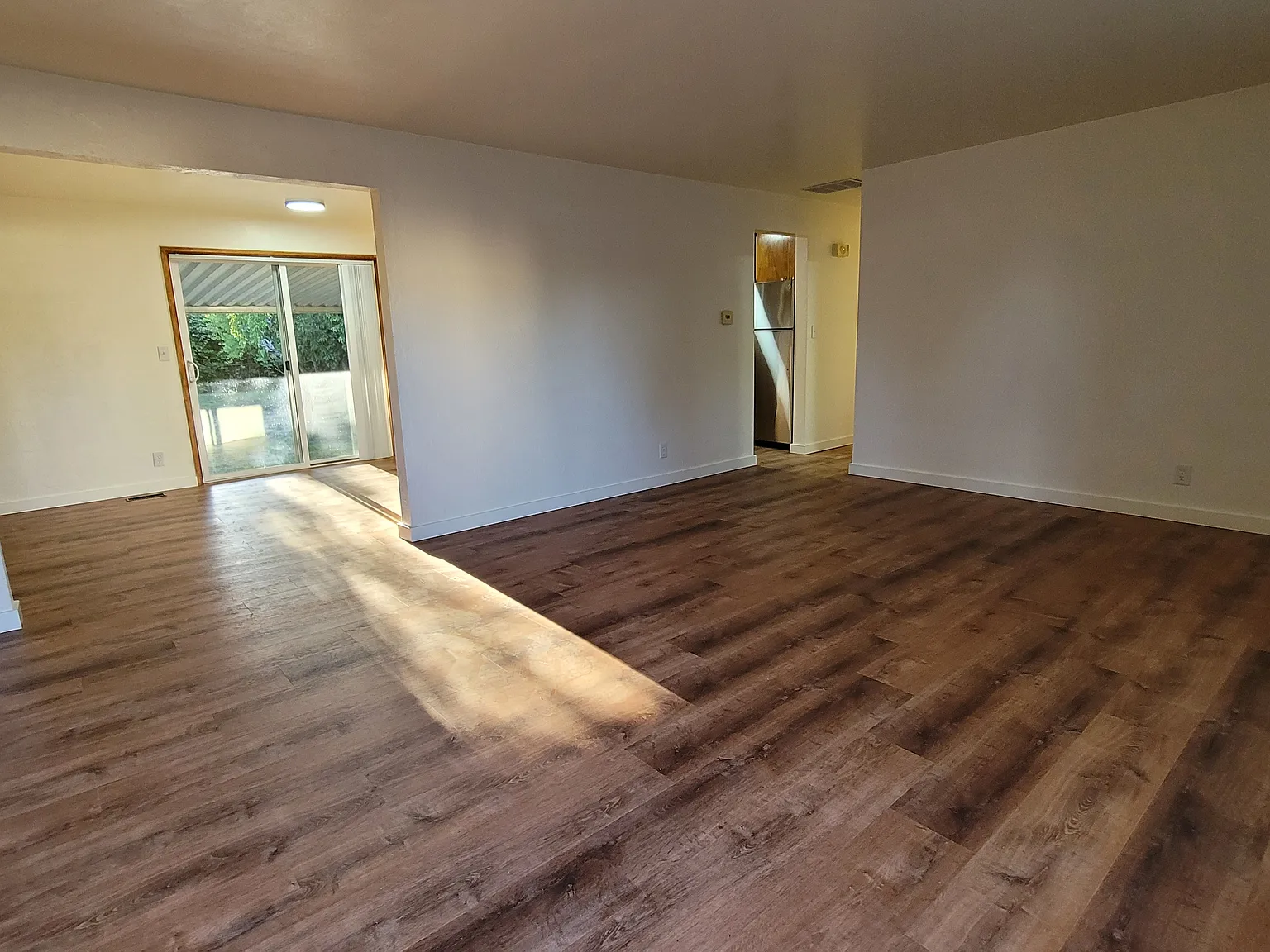 3 bed, 1336 sqft, $2,495 — Photo 2