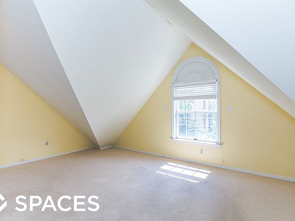 3rd image of 738 W Melrose St #House