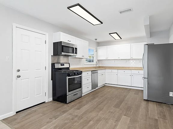 4th image of 4724 Hidalgo Ave