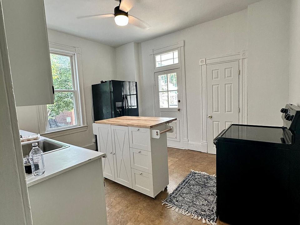 Huge kitchen with island and newer appliances!