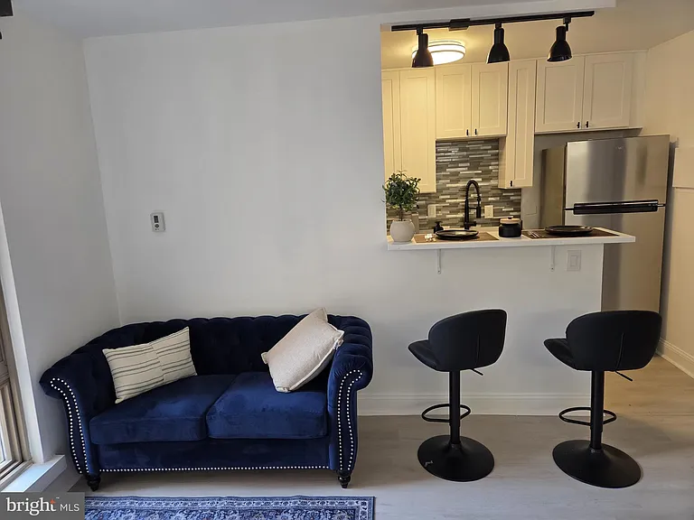 1260 21st St NW #210 — Photo 9