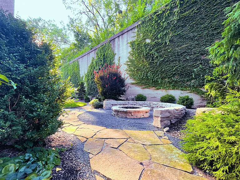 4002 S Calumet Ave — Photo 5
