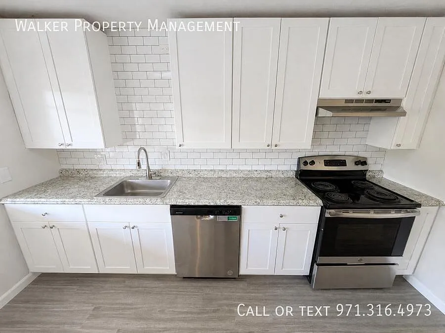 3911 NE Garden Dr — Photo 4