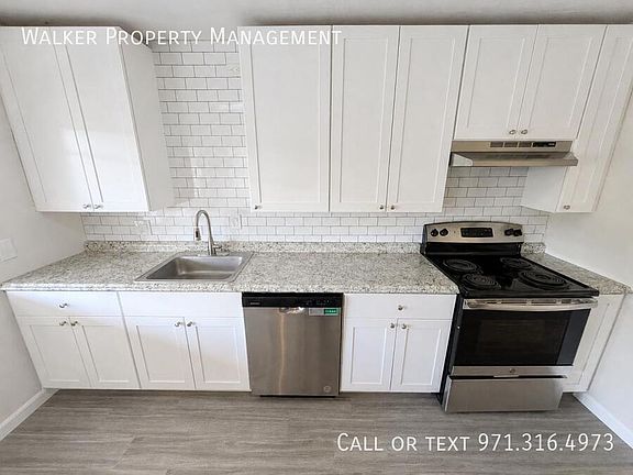 4th image of 3911 NE Garden Dr