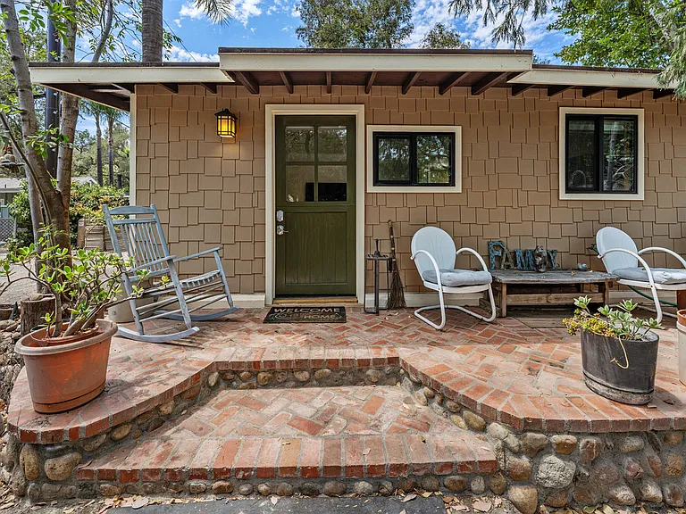 20276 Sycamore Dr — Photo 1