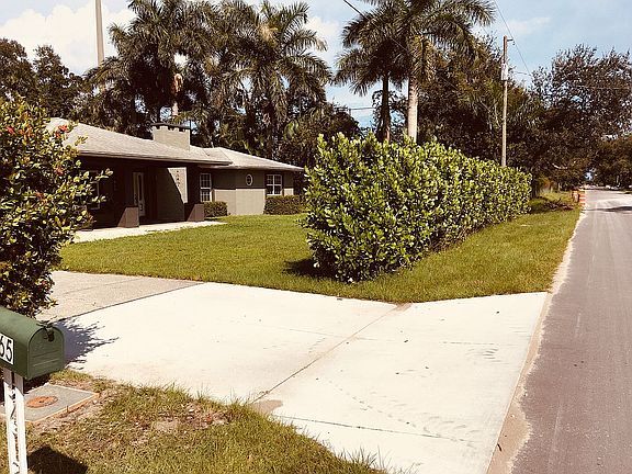Eastward view of Linhart Ave