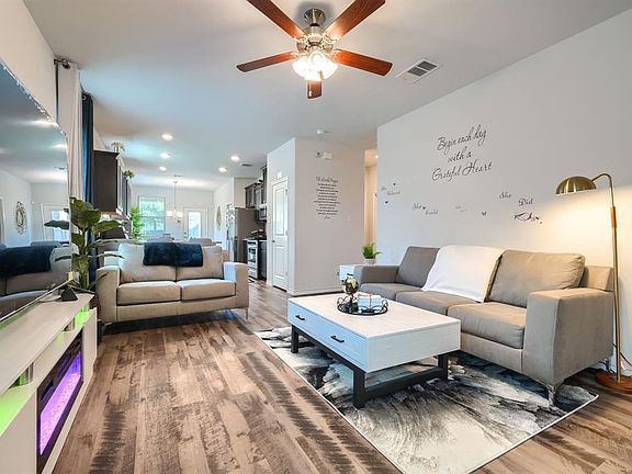 3rd image of 2272 Miramar Dr