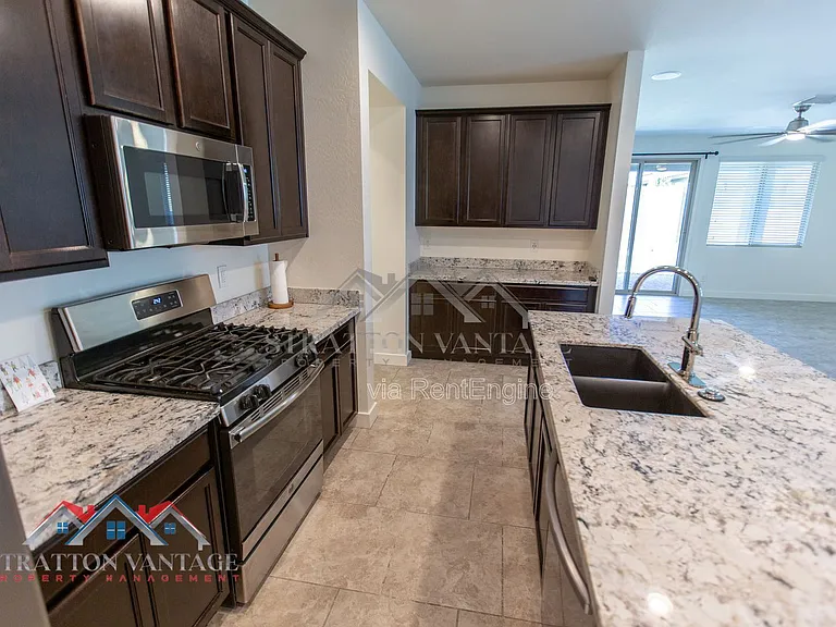 16264 W Canterbury Dr — Photo 20