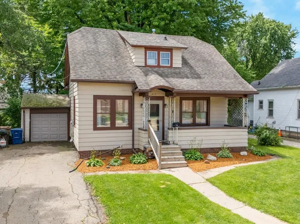 415 7th St, Menasha, WI 54952