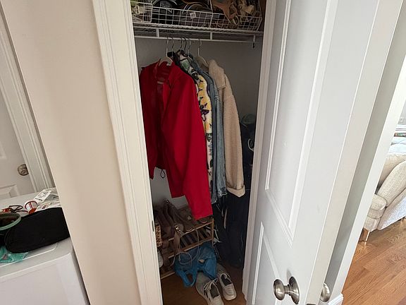 5th image of 7 Sutherland Rd APT 201