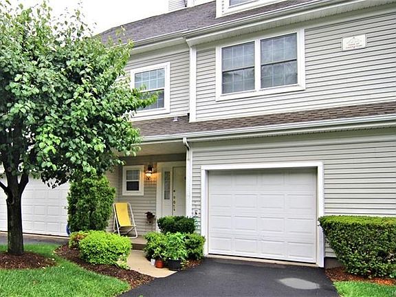 4th image of 55 Underhill Dr